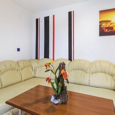 Nice Apartment In Pula With Kitchen Exterior foto