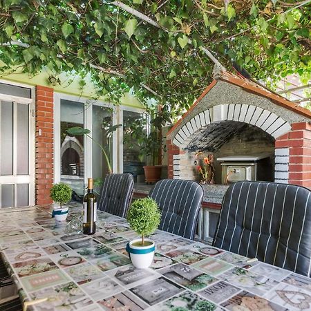 Nice Apartment In Pula With Kitchen Exterior foto
