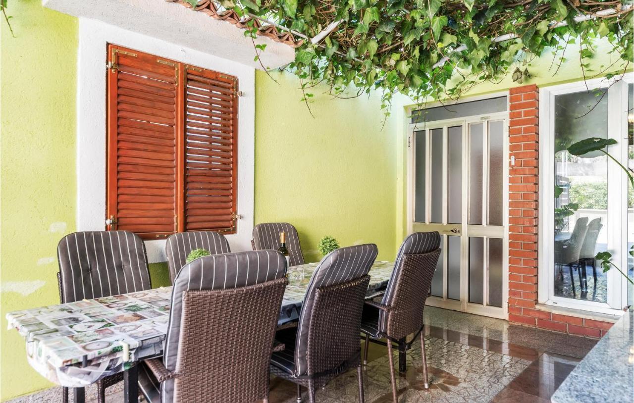Nice Apartment In Pula With Kitchen Exterior foto