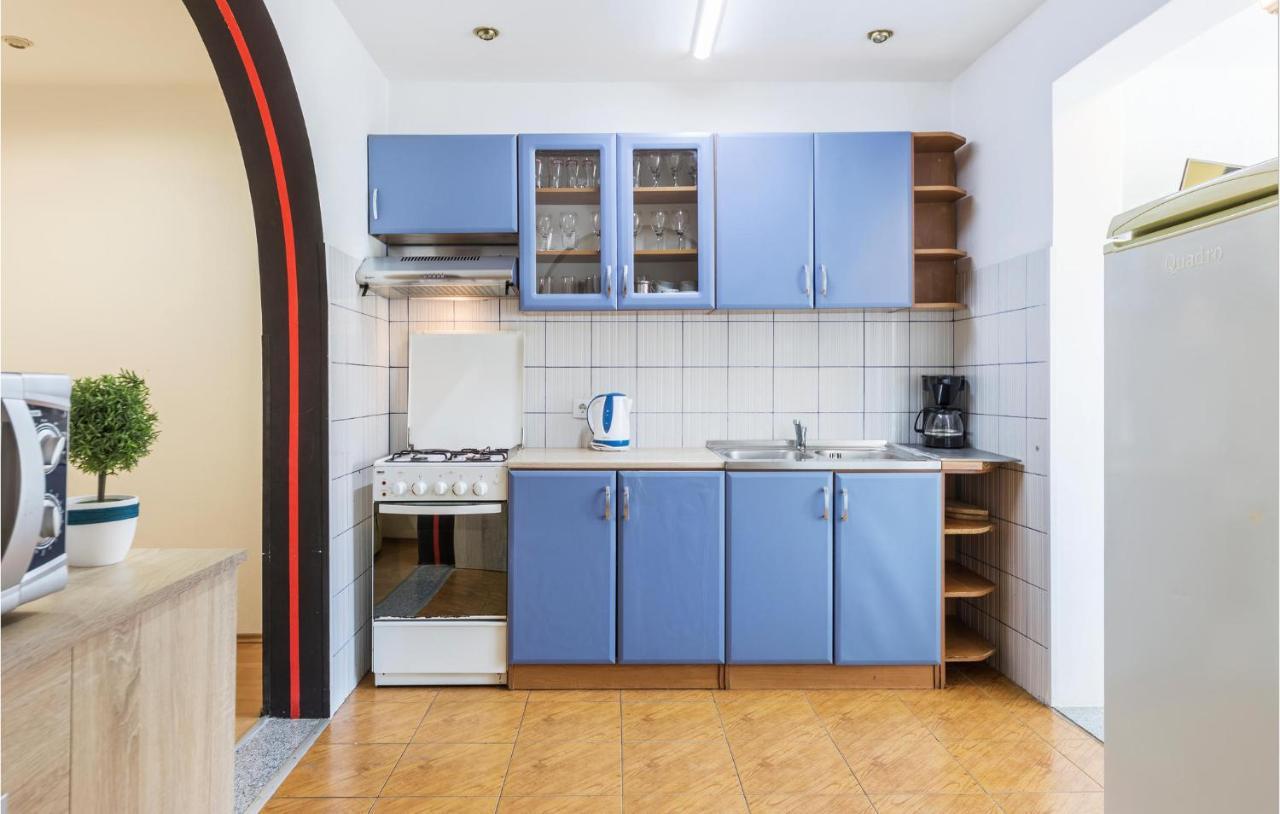 Nice Apartment In Pula With Kitchen Exterior foto
